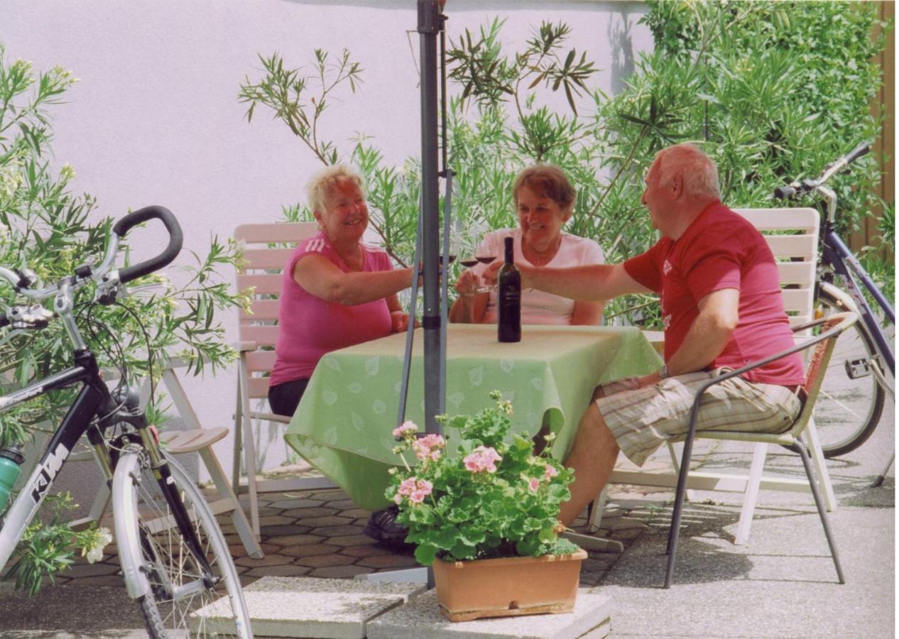 Bed and Breakfast Winzerhof Michael Gartner Illmitz Esterno foto